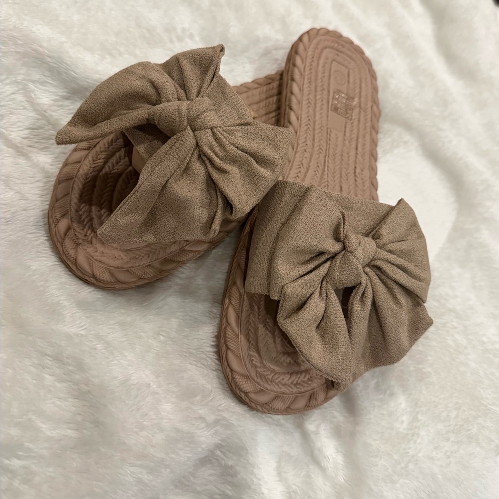 SHEIN Tan Bow Slide Sandals